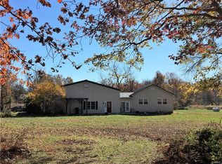 447 Dudleyville Rd, Greenville, IL 62246