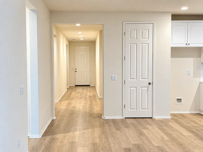 3 bed, 2.0 bath, 2080 sqft, $2,801 — Photo 2