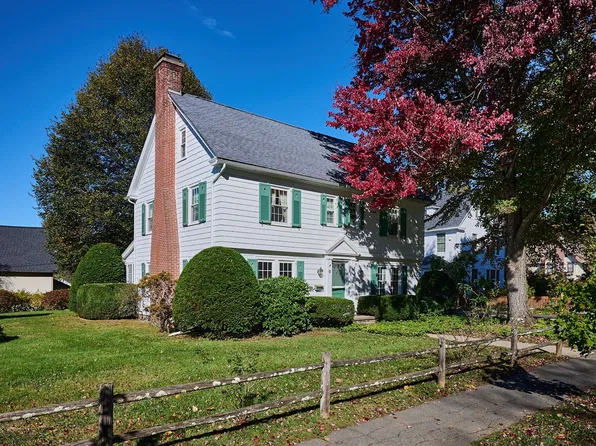8 James St, Greenfield, MA 01301