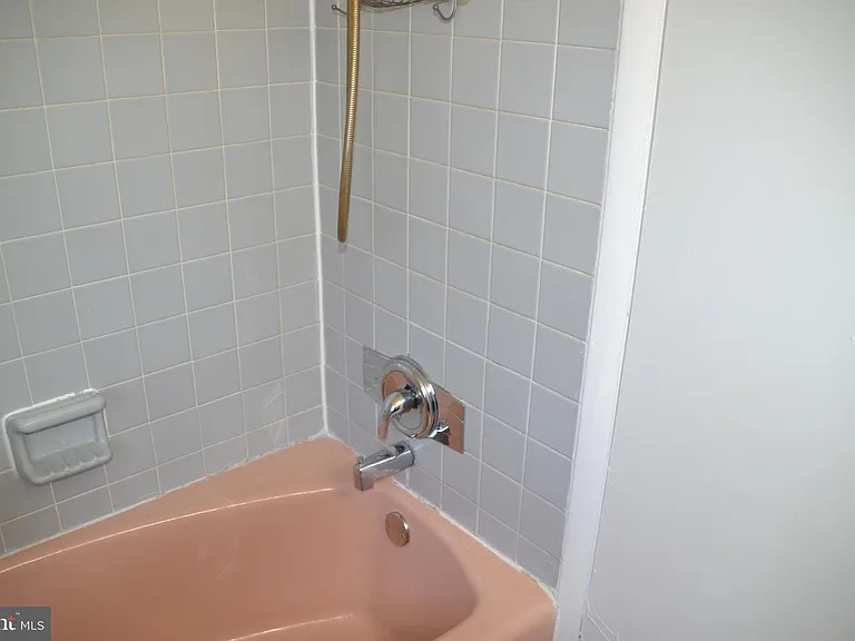 246 Ardmore Ave — Photo 14