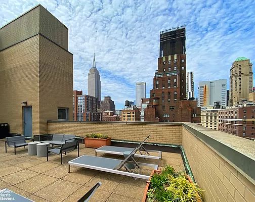 5th image of 310 Lexington Ave APT 2B