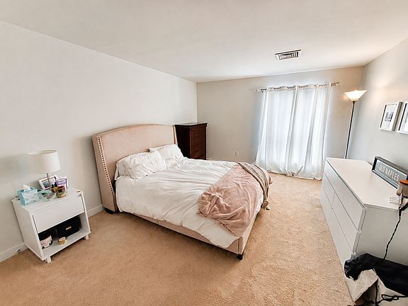 5th image of 1661-1663 Washington St #205