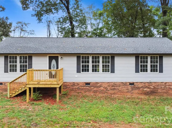 1030 Blue Dan Ln, Yadkinville, NC 27055