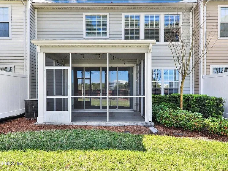11225 N Castlemain Cir — Photo 30