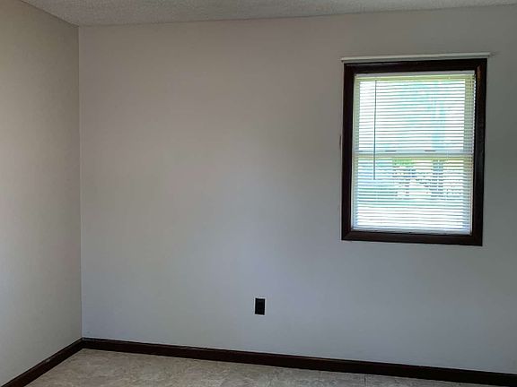 2nd image of 30 SE 250th Rd APT 1