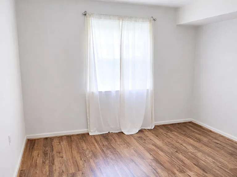 8503 Falls Run Rd #B — Photo 16