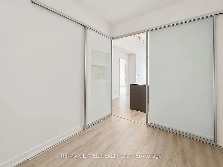 33 Helendale Ave #1012 — Photo 19
