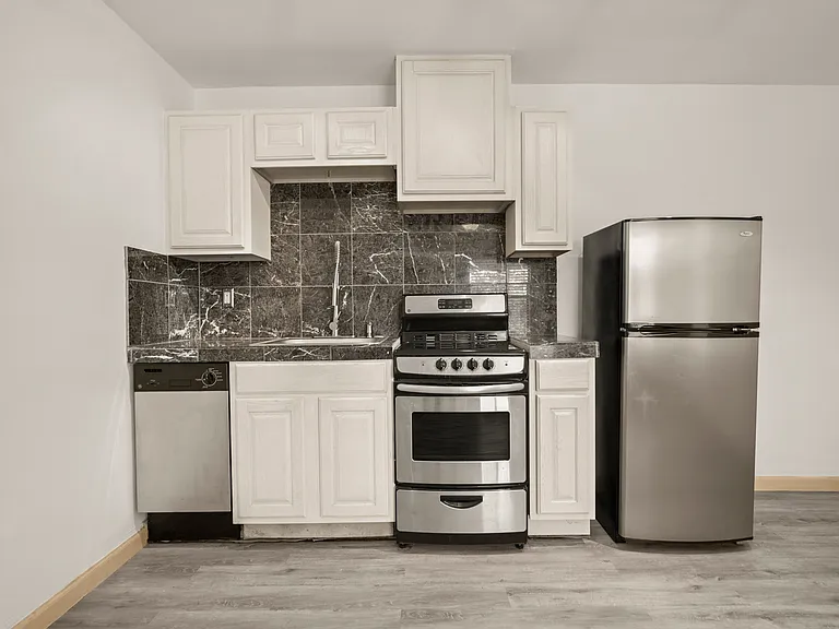 210 W 38th St #12 — Photo 8