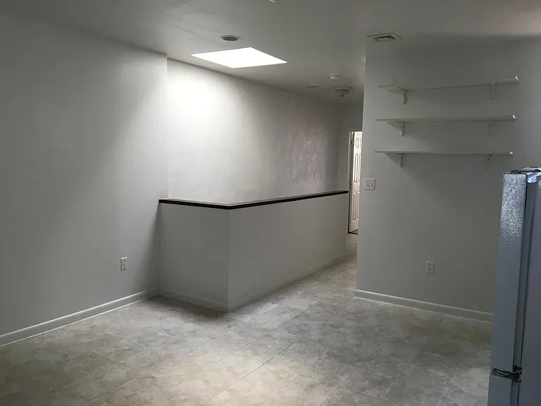 Livingroom & Kitchen Area