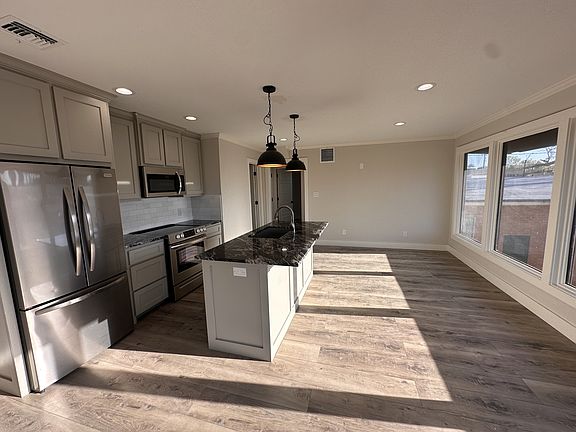 4th image of 414 E Elm St #101