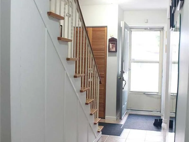 14 Faulkner Cres — Photo 3