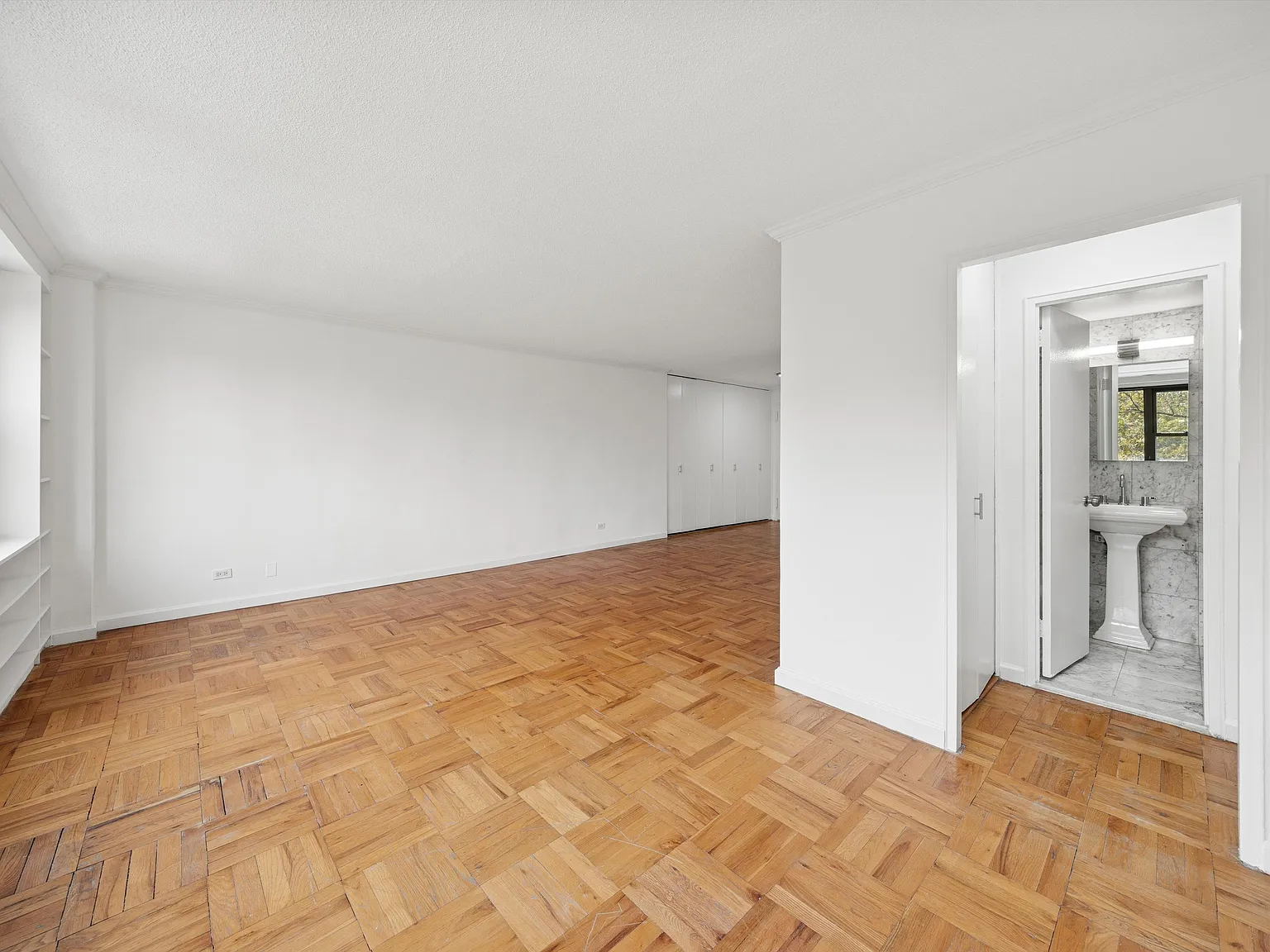 230 East 15th Street — Photo 4