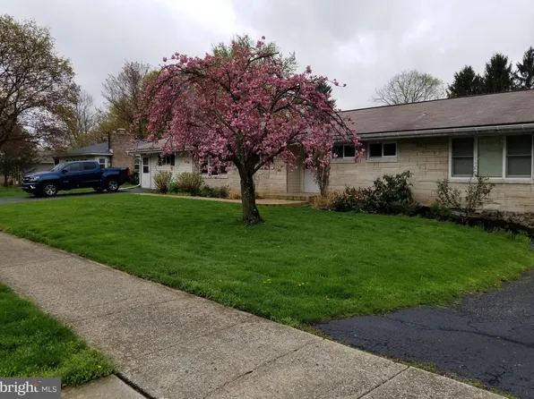 1320 Oak Ln, New Cumberland, PA 17070