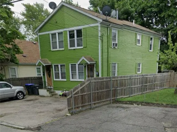 140 Moorefield St, Providence, RI 02909