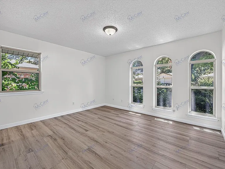 1901 Knoxville Dr — Photo 11