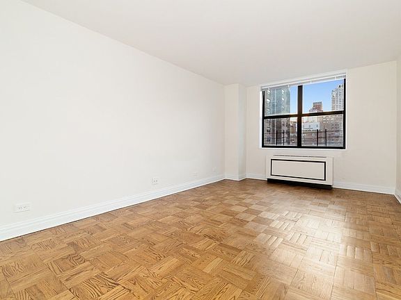 4th image of 400 E 71st St APT 19K