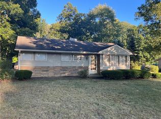 500 Clifton Dr NE, Warren, OH