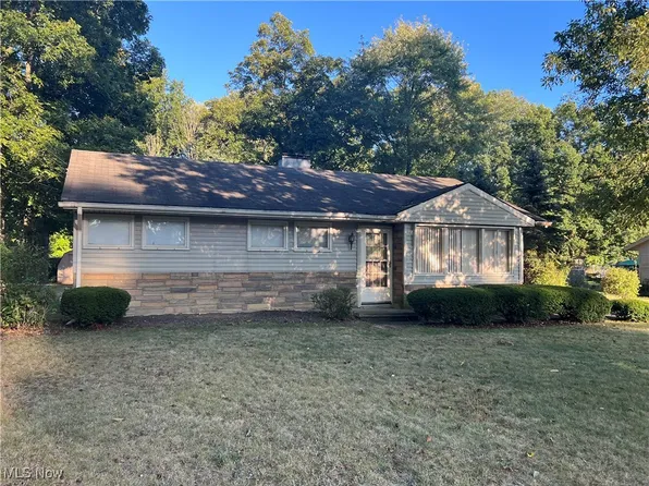 500 Clifton Dr NE, Warren, OH 44484