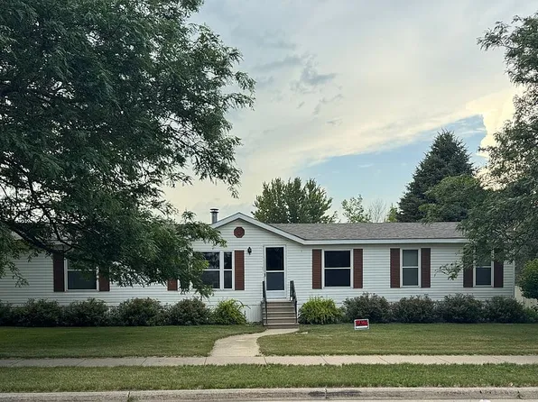 700 N Redbird Pl, Sioux Falls, SD 57107