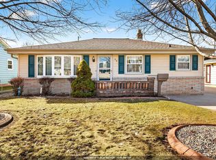 49 Fairway Ct, Appleton, WI 54915