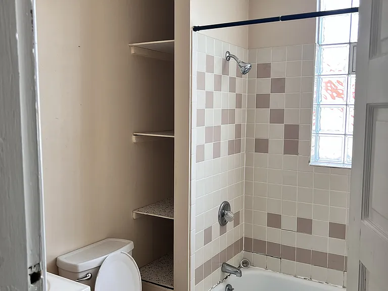 12 W Benson St #1 — Photo 1