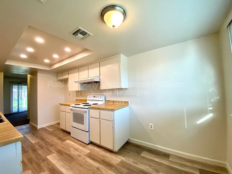 4619 E Indianapolis Ave — Photo 11