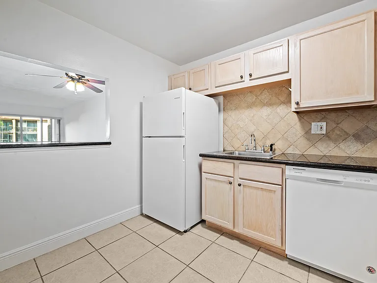 140 Lakeview Dr #103 — Photo 15