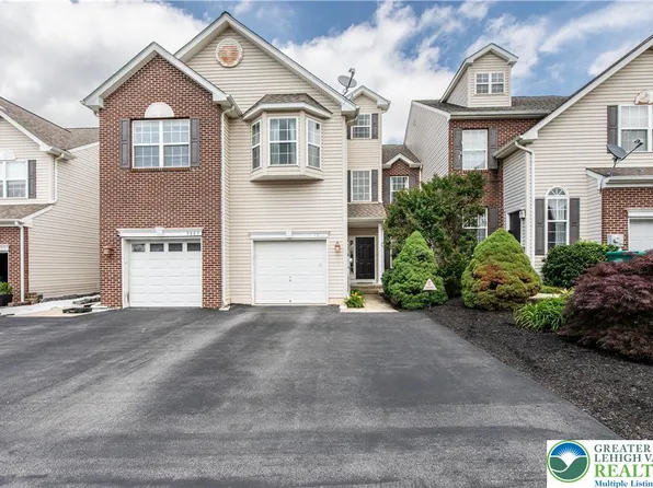 5811 Fresh Meadow Dr, Macungie, PA 18062