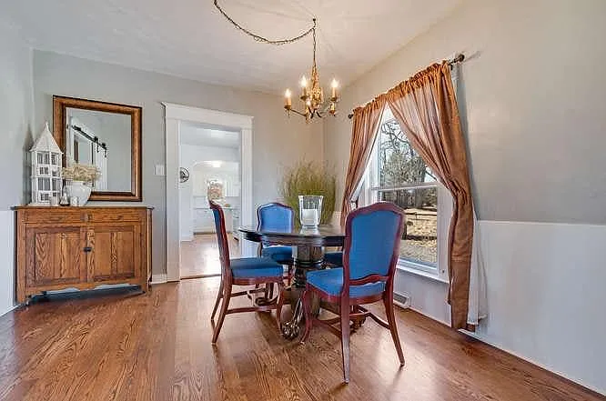 Dining - 2312 W Caley Ave