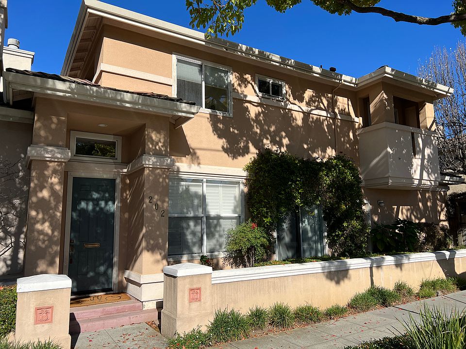 1st image of 202 Everett Ave