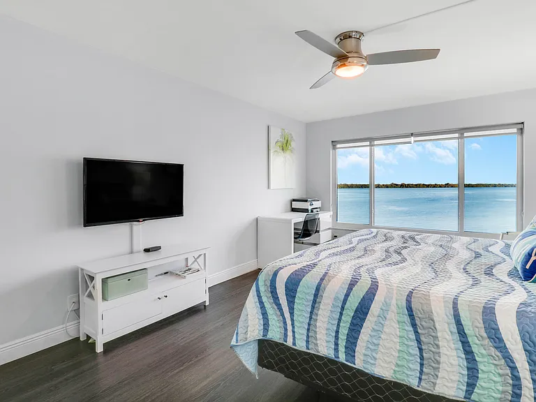 52 Yacht Club Dr #402 — Photo 20