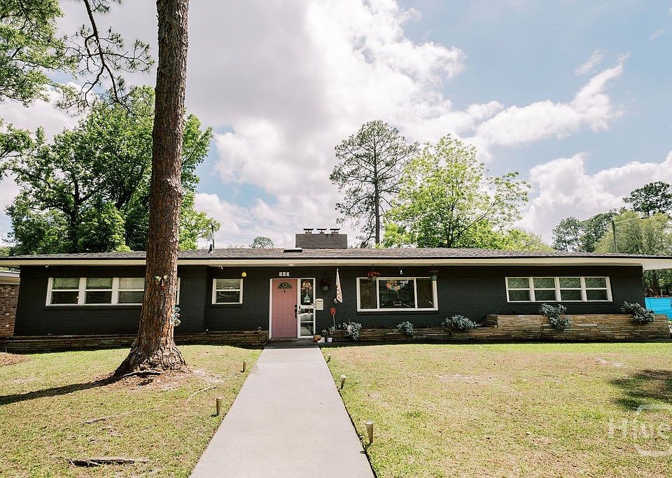 1st image of 303 Lafayette Circle