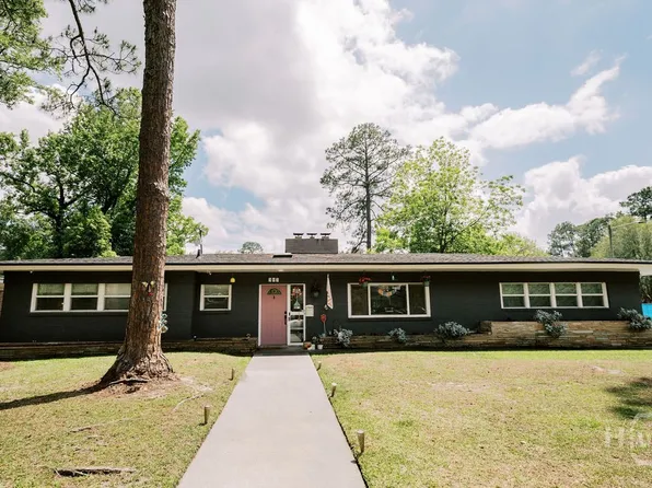 303 Lafayette Circle, Savannah, GA 31405