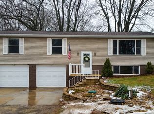 108 Fairholm Dr, Waverly, IA 50677