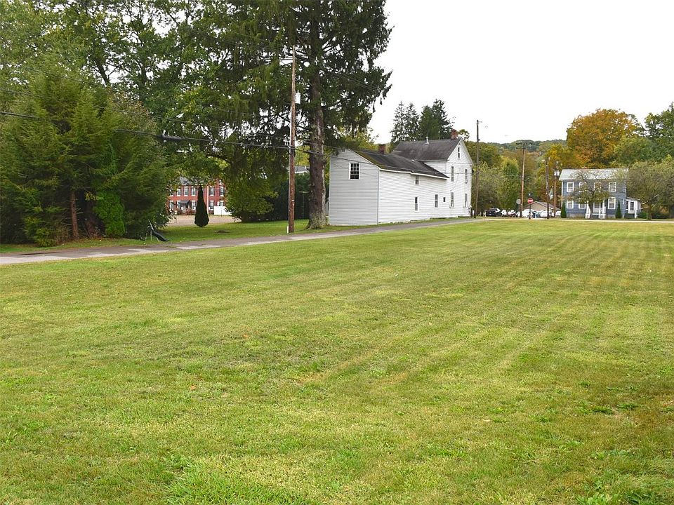 2nd image of 427 Main St