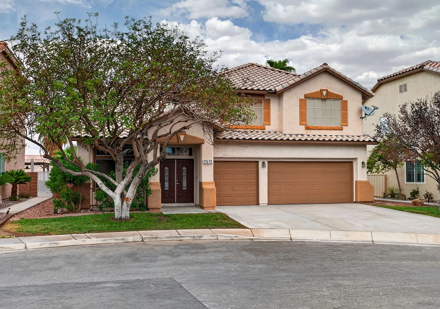 Immaculate 2-Story 4-Bedroom Home In Henderson With Pool! — Photo 3