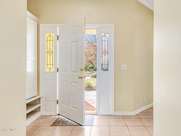 2nd image of 621 Riverwood Drive SE