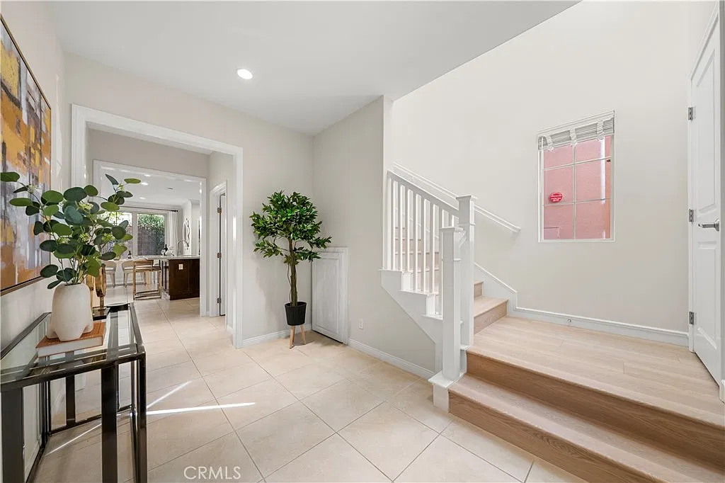 3 bed, 2.5 bath, 2059 sqft, $5,200 — Photo 4