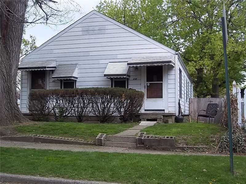 2nd image of 236 S Dearborn St