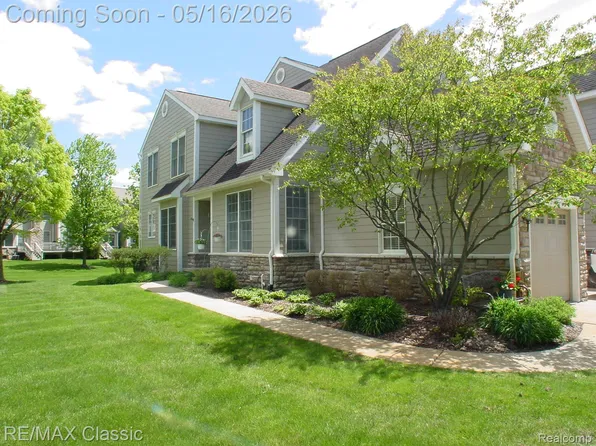 26426 Island Lake Dr #24, Novi, MI 48374