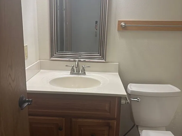 719 W Thorne St — Photo 8