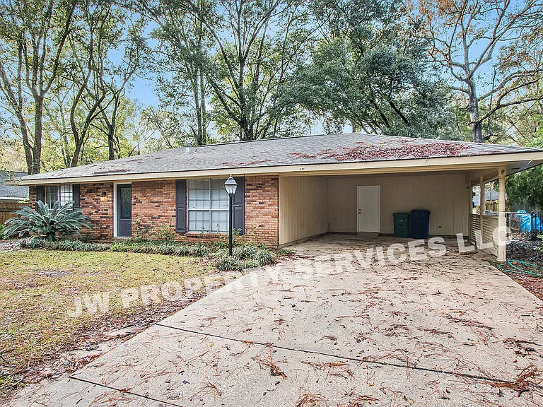 1915 S Jahncke Ave — Photo 2