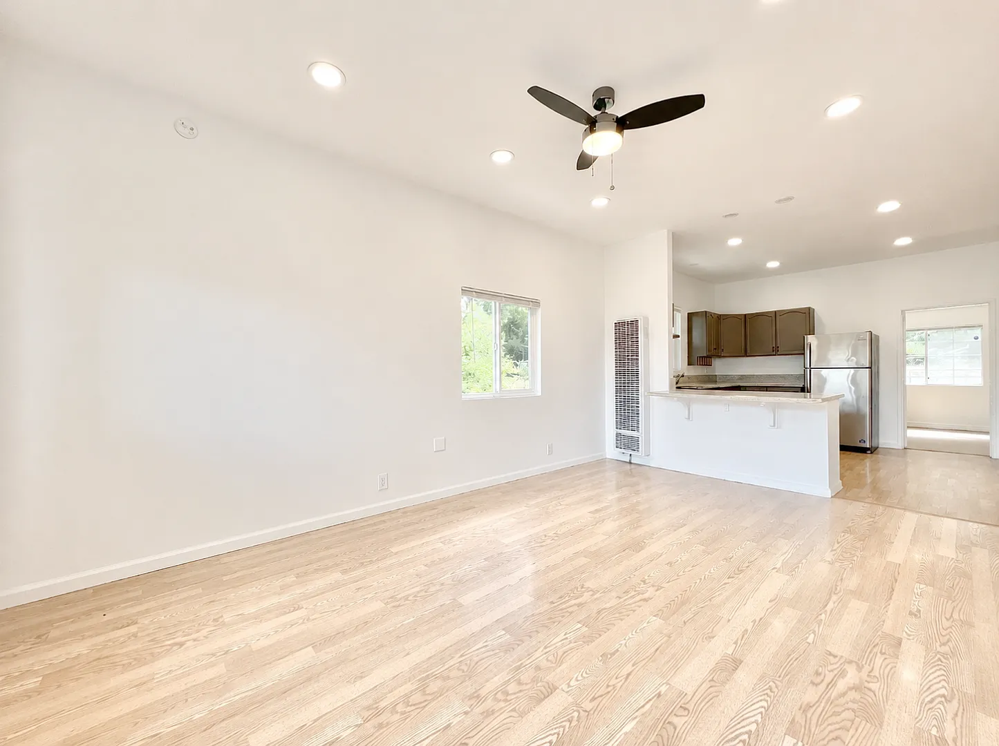 6146 1/2 Mesa Avenue — Photo 3