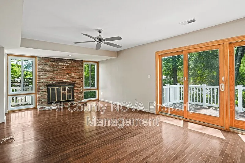 4 bed, 3.5 bath, 3662 sqft, $4,800 — Photo 2