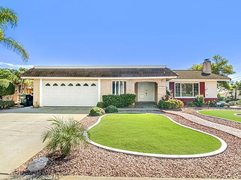 1101 Calle Vista Ave — Photo 2