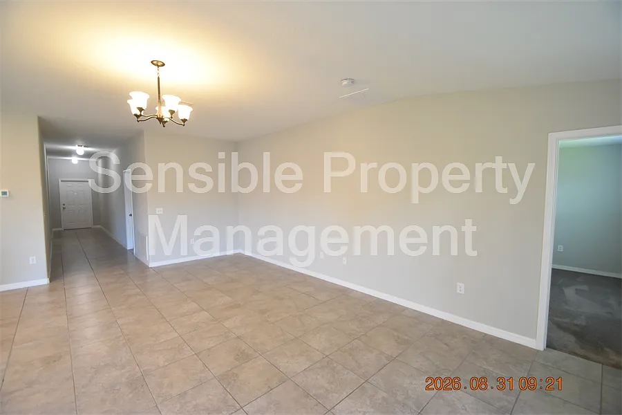 4 bed, 1918 sqft, $2,300 — Photo 4
