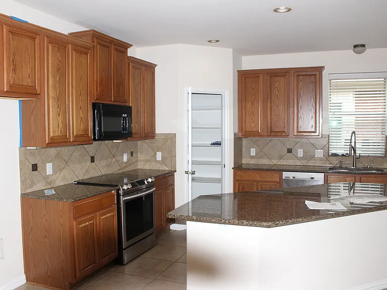 906 Meadow Flower Ln — Photo 11