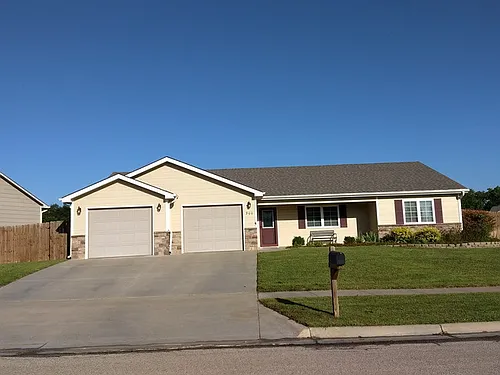 900 Highland Ridge Dr Photo 1
