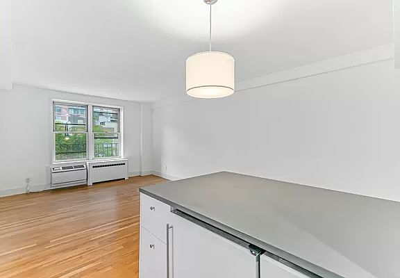 5th image of 25 W 13th St APT 3JN