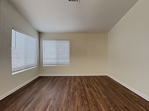 2nd image of 128 Beach Oak Ave